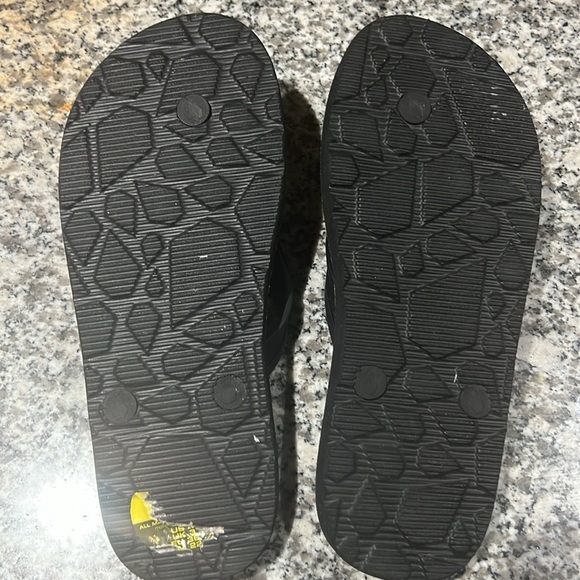 Size 4 Volcom Kids Youth Black/White Thong Flip Flop Sandals - Picture 4 of 5